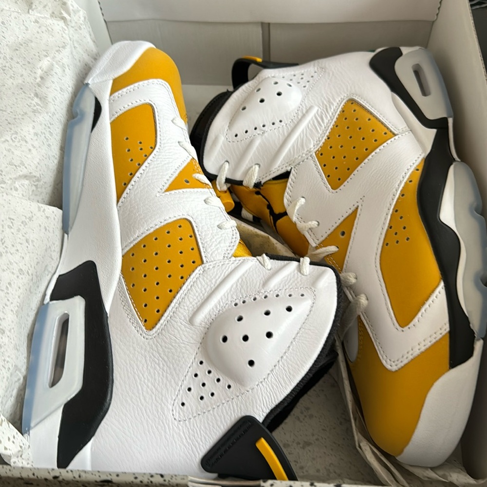 Sz 11 Jordan 6 yellow ochre     DEADSTOCK